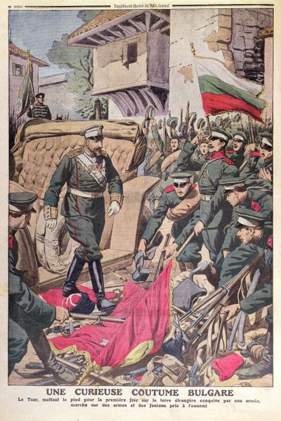 Tsar Ferdinand I (1861-1948) av Bulgarien går över fångade flaggor under Balkankriget 1912, november 1912 av French School