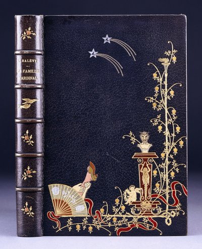 Övre bokomslag med två stjärnfall, en fackla, lövverk, faun på piedestal, putto och ett ben bakom en fläkt, 1893 av French School