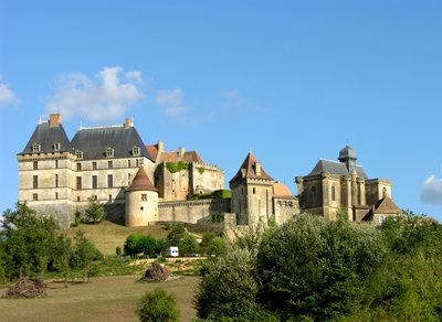 Utsikt över Biron Castle, 1400-1500-talet (se även 245270) av French School