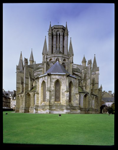 Utsikt över Coutances katedral från öster av French School