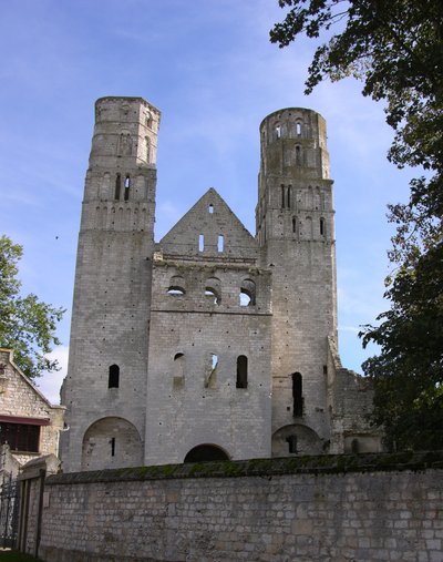 Utsikt över Jumieges Abbey av French School