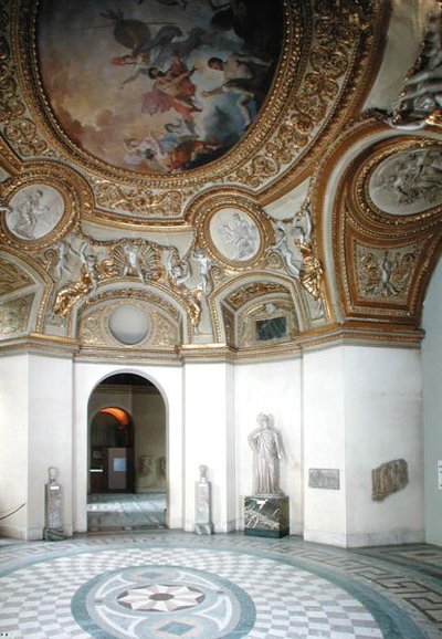Utsikt över Mars Rotunda med stuckaturfigurer av Michel Anguier (1612-86) av French School