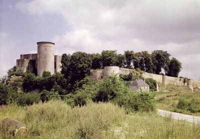 Utsikt över Tour de Talbot och slottet (se även 87683) av French School
