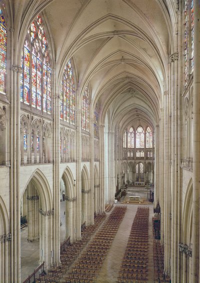 Utsikt över långhuset och koret, byggt 1314-1400-talet av French School