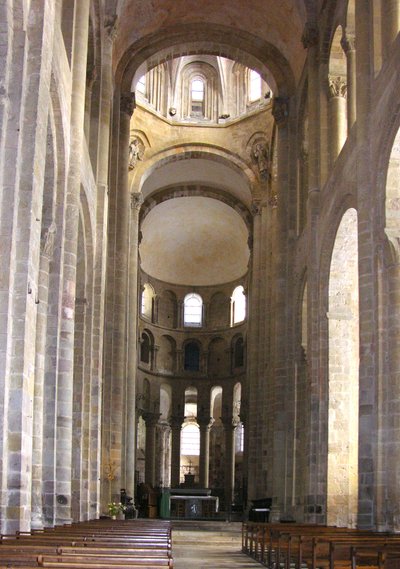 Utsikt över långhuset, c.1050 av French School