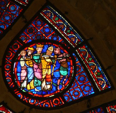 Window Ww som visar en scen från den sista domen: the Damned - en djävul leder av en biskop, en kung, en prins av French School