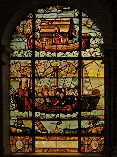 Window in the Charnier (w.3) som föreställer Noahs Ark-berättelse och The Church with Christ and the Faithful av French School
