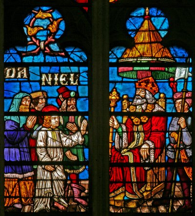 Fönster w136 som visar scener från berättelsen om Daniel: före Nebukadnessar av French School