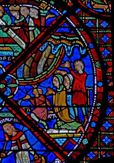 Fönster w15 som skildrar historien om St Stephens reliker: när de närvarade vid återbegravningen upplever människorna mirakulösa botemedel när regnet faller över dem av French School