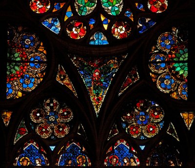 Fönster w17 som visar tracery-lamporna med geometriskt och dekorativt glas av French School