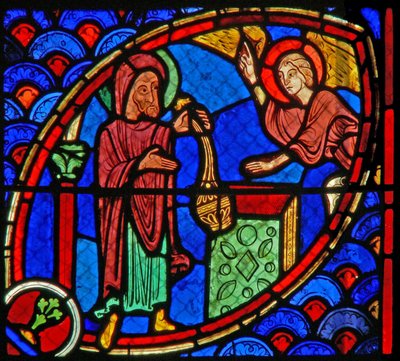 Fönster w20 som föreställer Zacharias, Johannes Döparens far, besöks av en ängel i templet av French School