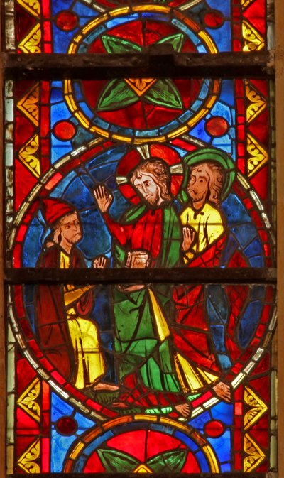 Fönster w213 som visar en scen från St Thomass liv: Kristus (mottager Gunda Phorus budbärare?) och säger åt St Thomas att åka till Indien av French School
