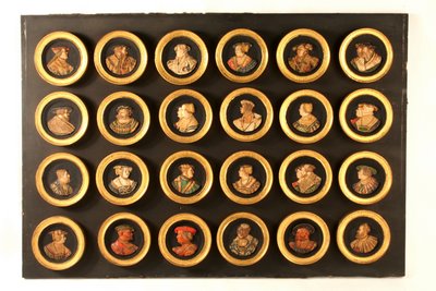 En samling av tjugofyra tecknare som porträttmedaljonger (färgad gesso duro applicerad på träslipad) av Friedrich (after) Hagenauer
