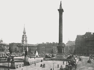 Trafalgar Square, London, 1895. av Frith and Co
