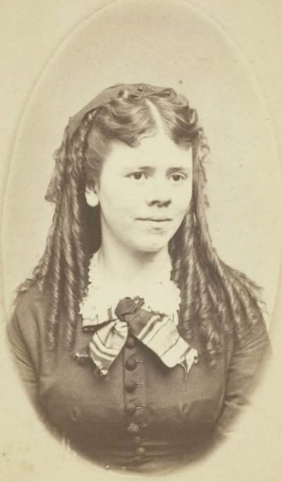 Untitled Portrait of Woman, 185099. av G. C. Gilchrest