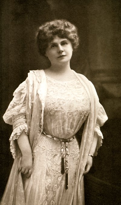 Marie Corelli, brittisk författare, 1909. av Gabell