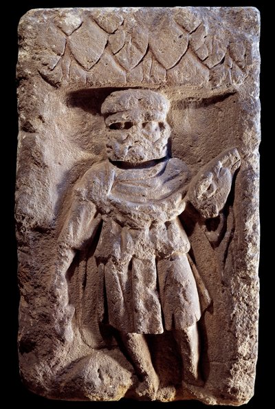 Gallo-romersk konst: tricefala diviniter eller Merkurius har tre huvuden. Relief på sten. 1:a århundradet f.Kr. - 500-talet e.Kr. Paris, Musée Carnavalet av Gallo Roman