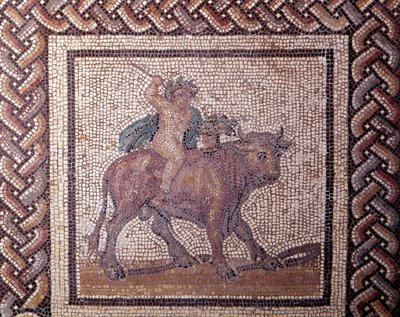 Gallo Roman Art: mosaikbeläggning som representerar en rustik kalender. Allegori om vårens rider på en tjur. Slutet 2:a, början av 300-talet efter JC. Från Saint-Romain-en-Gal (Rhone). Saint Germain en Laye, Nationalmuseet för arkeologi av Gallo Roman