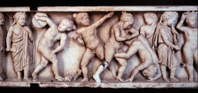 Gallo romersk konst (galloromain): marmorfris från en sarkofag som föreställer barn som leker. Paris, Louvren av Gallo Roman Gallo Roman