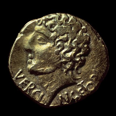 Den galliska guldstataren (Arvernes) har bilden av Vercingetorix (72-46 f.Kr.) utgiven 52 f.Kr. Paris, B.N. av Gaulish Gaulish