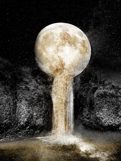 Golden Moon-vattenfallet av Gemma Bardot