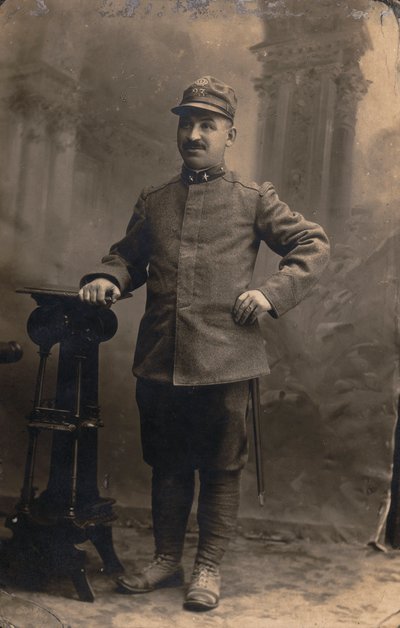 Album "The GM R. Army (Första världskriget)": soldater från 23:e regementet. Territoriell milis i uniform per land (s/v foto) av Gemmi Gemmi