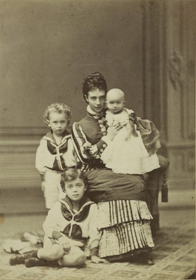 Storhertiginnan Maria Fyodorovna med barn, Nicholas Alexandrovich, George..., ca. 1875. av Georg Emil Hansen