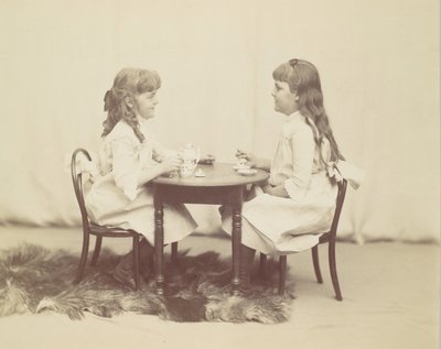 Frances och Ethel de Forest, döttrar till Robert de Forest, ca. 1890. av George Collins Cox