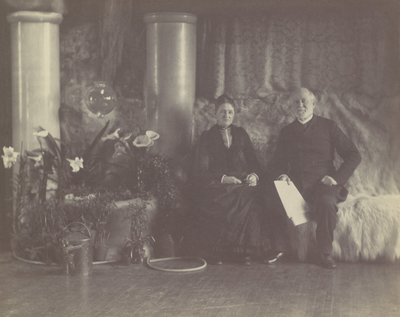 Mr. och Mrs. Charles E. Tiffany i Louis C. Tiffanys studio, ca. 1890. av George Collins Cox