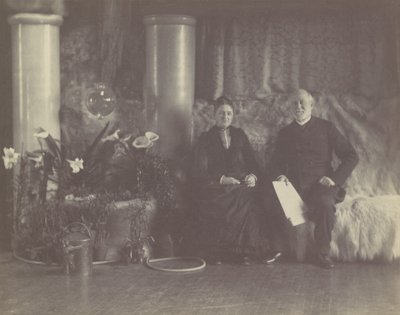 Herr och fru Charles L. Tiffany i Louis C. Tiffanys studio, ca. 1890. av George Collins Cox