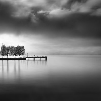 Serene Lake-bryggan av George Digalakis