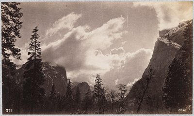 Yosemite Valley, med moln av George Fiske
