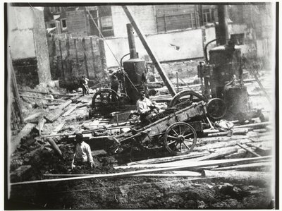 Byggarbetsplats för den kommunala bad- och simanläggningen på Heiligeweg i Amsterdam av George Hendrik Breitner