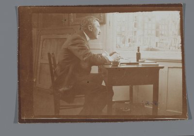 Willem Witsen vid ett skrivbord i sin båt av George Hendrik Breitner
