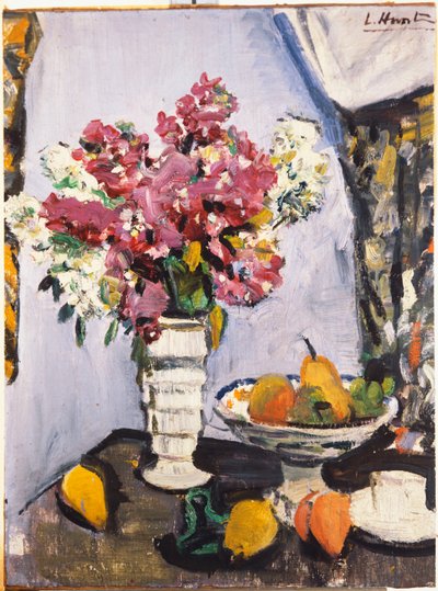 Sommarblomma och en skål med frukt, med en kopp och fat av George Leslie Hunter
