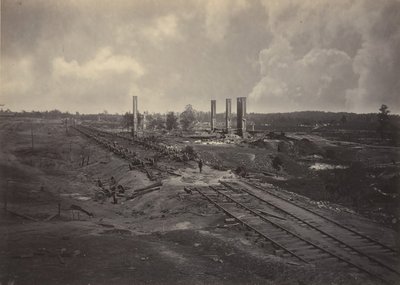 Förstörelse av Hoods förordningståg, 1860-talet. av George N. Barnard