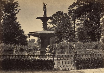 [Fountain, Savannah, Georgia] av George N. Barnard