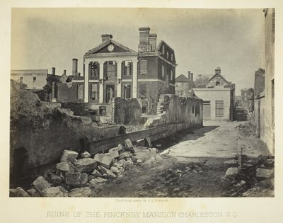 Ruinerna av Pinckney Mansion, Charleston, S.C., 1865. av George N. Barnard