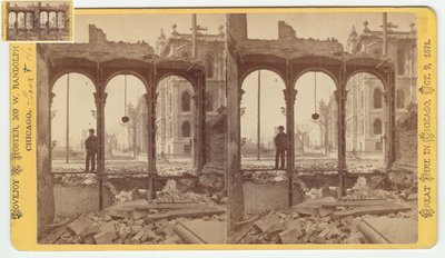 Stereograf av domstolsbyggnaden sett genom ruinerna av östra sidan av Clark Street efter Chicago-branden 1871, 1871 (bw-foto på kortfäste) av George N. Barnard