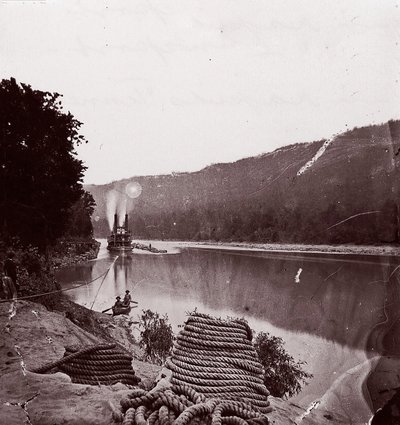 U.S. Transport in Rapids, Tennessee RiverThe Suck - Tennessee River nedanför Chattanooga..., ca. 1864. av George N. Barnard