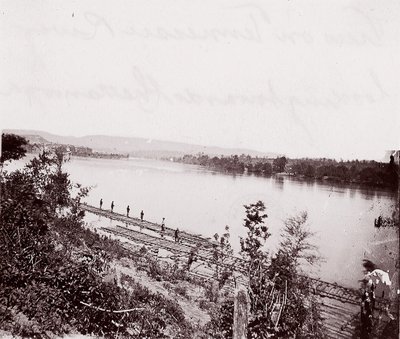 Utsikt över Tennessee River med utsikt mot Chattanooga, ca. 1864. av George N. Barnard