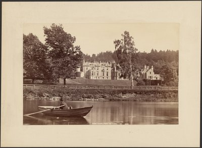 Abbotsford, från floden av George Washington Wilson