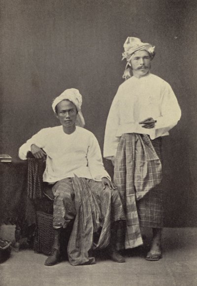Burma: Författaren i burmesisk klänning (1878) med en fotbollskamrat (s/v foto) av Georges Bertin Scott