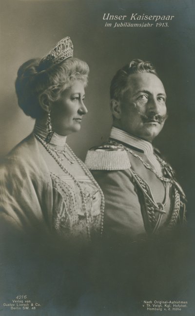 Kejsar Wilhelm II och kejsarinnan Augusta Victoria av Tyskland under sitt silverjubileumsår av German Photographer
