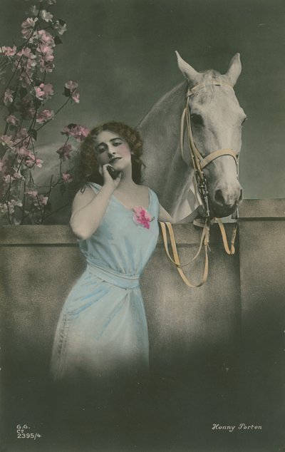 Vykort av den tyska filmstjärnan Henny Porten, skickat 1913 (handkolorerat foto) av German Photographer