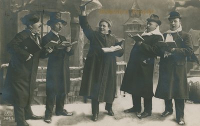 Vykort med tyskar som sjunger in det nya året, skickat den 31 december 1913 (svartvitt foto) av German Photographer