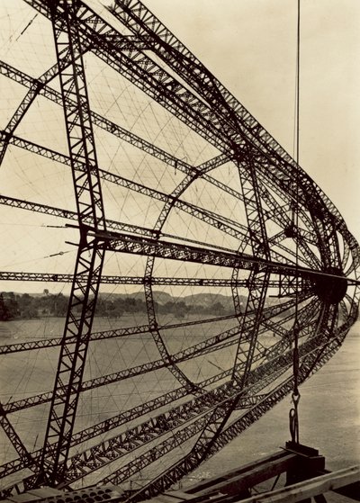 Stjärtpartiet på ramverket till luftskeppet LZ 130 (svartvitt foto) av German Photographer
