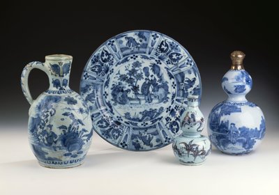 Ett urval av Frankfurt blå och vit keramik i kinesisk stil, ca 1700 (keramik) av German School