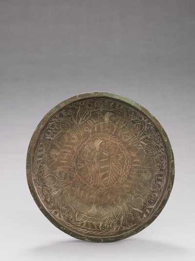 Skål med graverade figurer av laster, 1150-1200 av German School