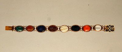 Armband (guld och stenar) av German School